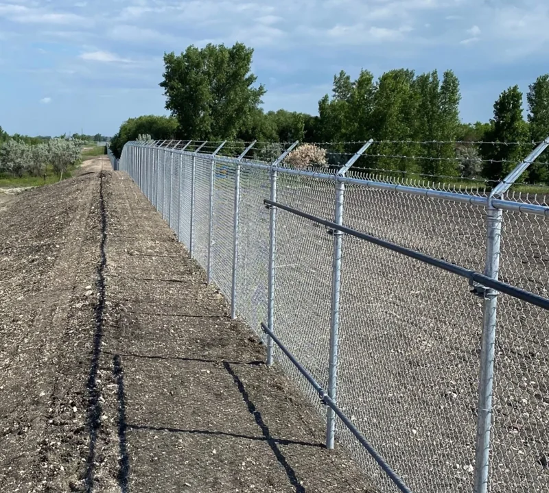 Security chain-link with barbed wire